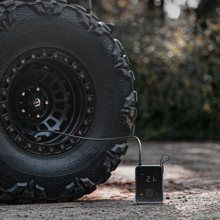 Choosing the Right Road Trip Essentials for Car: From flashlight to Air Pump